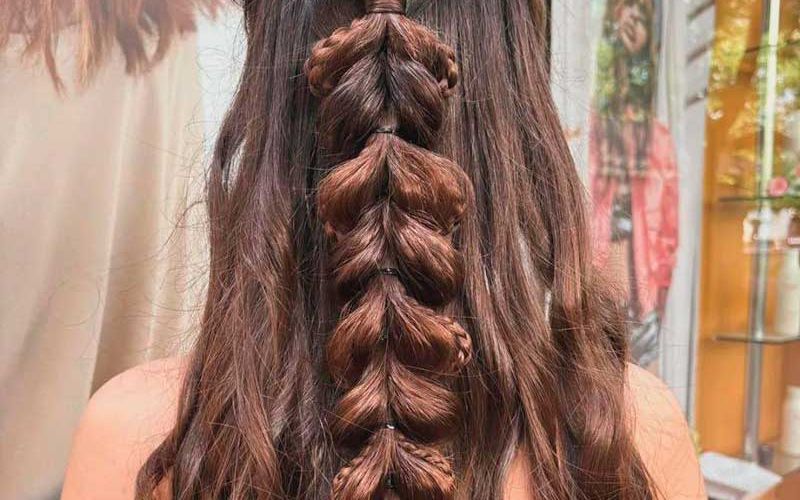 Pelo largo y recogido con trenza